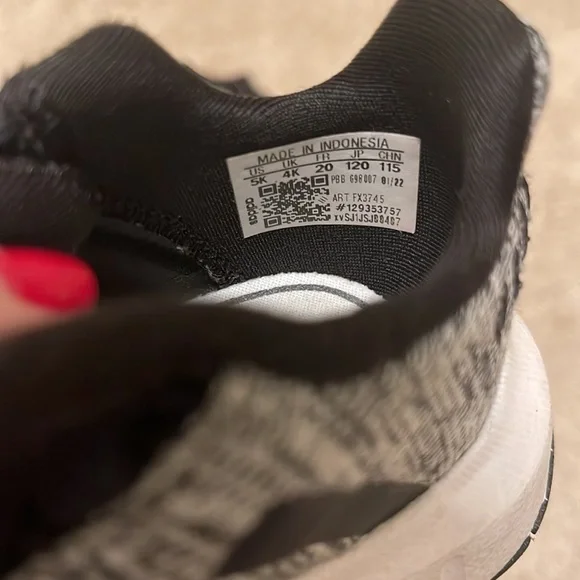 COPY - Adidas size 5 toddler sneakers - Picture 4 of 5